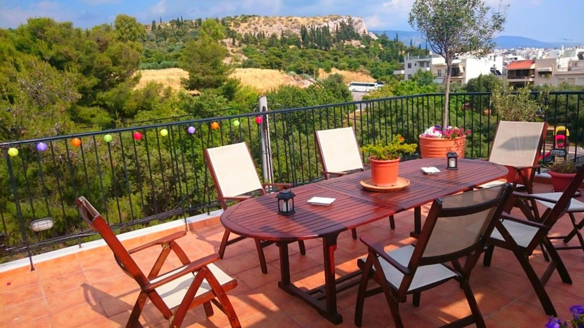 Cozy Apartment In Acropolis With Roof Garden Atenas Exterior foto
