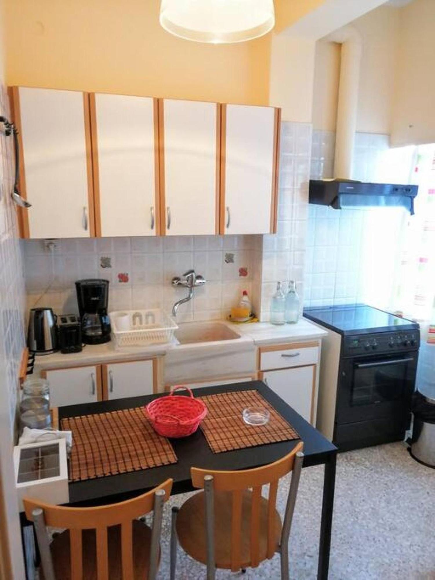 Cozy Apartment In Acropolis With Roof Garden Atenas Exterior foto